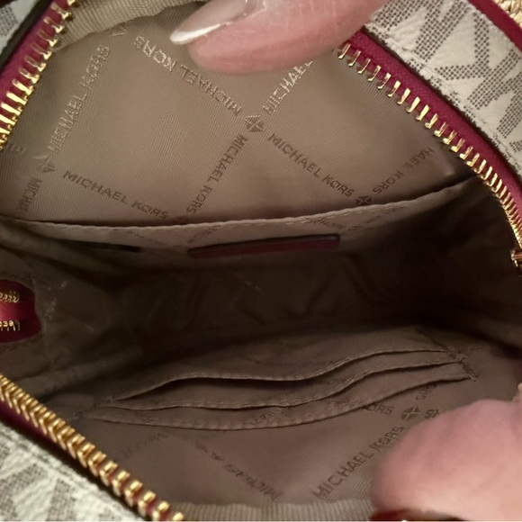 Michael Kors Jet Set Travel Crossbody Bag with Gold-Tone Hardware - Picture 3 of 3